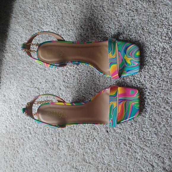 Heels - Picture 3 of 5